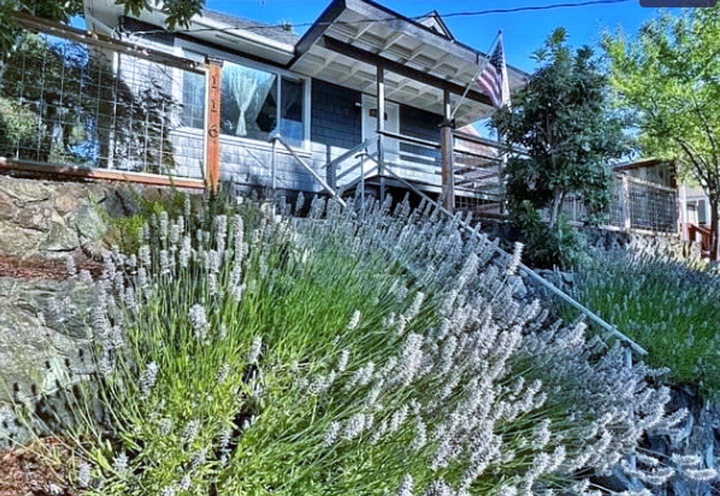116 Olympic Ave in Bremerton, WA - Building Photo