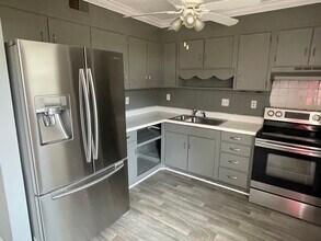 7906 Oak Meadow Ct in Charlotte, NC - Building Photo - Building Photo