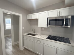 3575 W Dickens Ave, Unit 2R in Chicago, IL - Building Photo - Building Photo