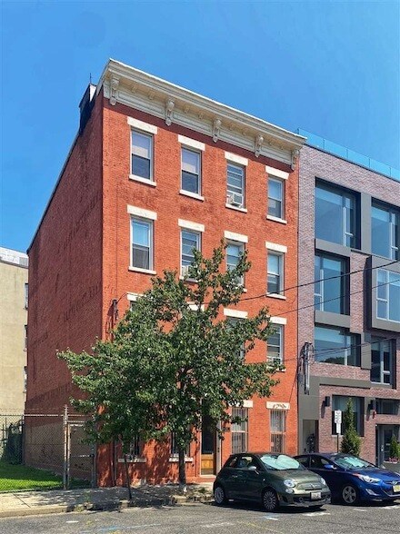 200 Wayne St in Jersey City, NJ - Building Photo