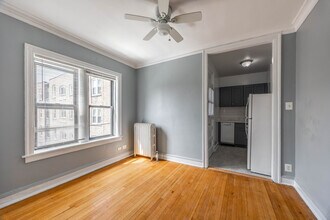 1321 W Estes Ave, Unit 29 in Chicago, IL - Foto de edificio - Building Photo