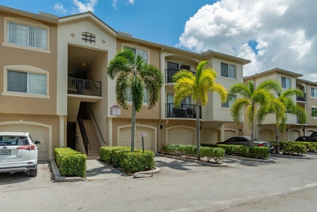 property at 800 Crestwood Ct S