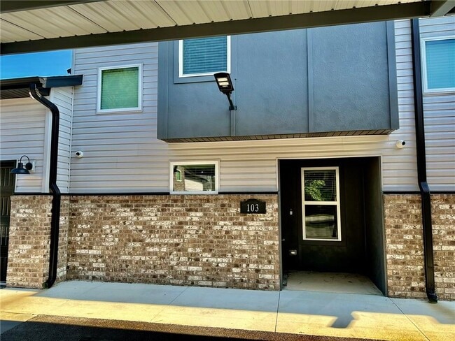 911 N Rupple Rd in Fayetteville, AR - Building Photo - Building Photo