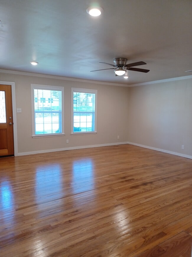 1109 W Morgan St in Denison, TX - Building Photo - Building Photo