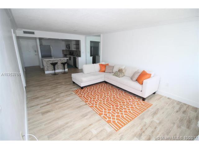 1351 NE Miami Gardens Dr in North Miami Beach, FL - Building Photo