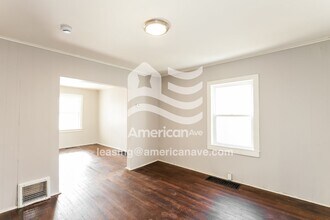 526 Tauromee Ave in Kansas City, KS - Foto de edificio - Building Photo