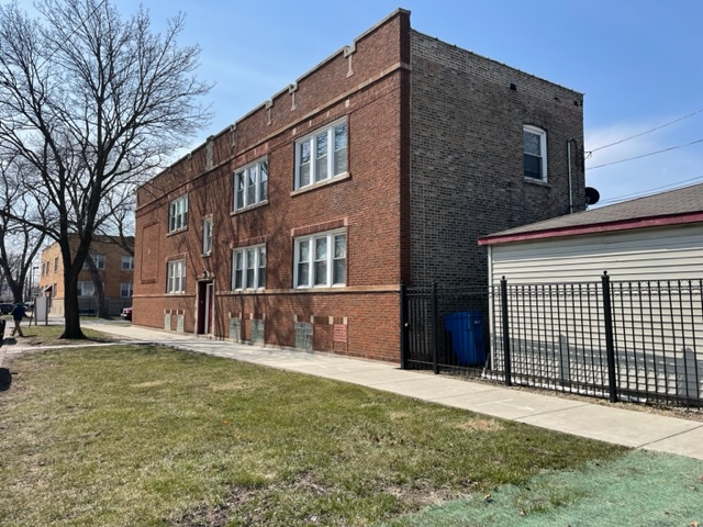 1640 N Lamon Ave in Chicago, IL - Building Photo