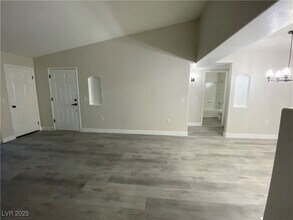 3318 N Decatur Blvd in Las Vegas, NV - Building Photo - Building Photo
