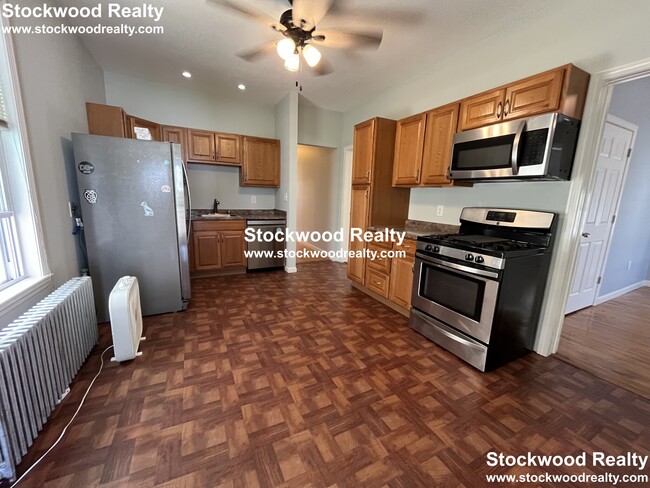 27 Howell St, Unit 3