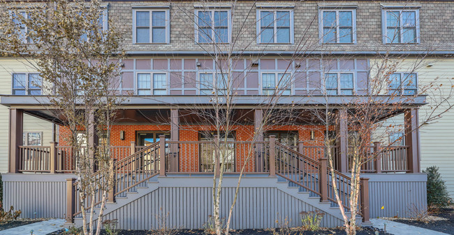 Thread Hyde Park in Hyde Park, MA - Foto de edificio - Building Photo