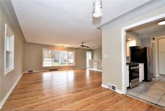 23728 Glenhill Dr in Beachwood, OH - Building Photo - Building Photo