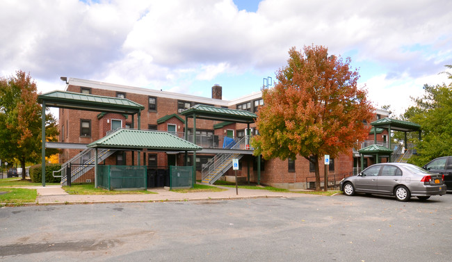 Capital Woods in Albany, NY - Foto de edificio - Building Photo