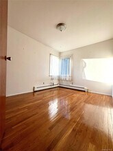 1649 Falmouth Ave in New Hyde Park, NY - Building Photo - Building Photo