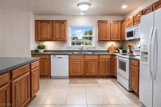 2147 Fairway Dr in Lehigh Acres, FL - Building Photo - Building Photo