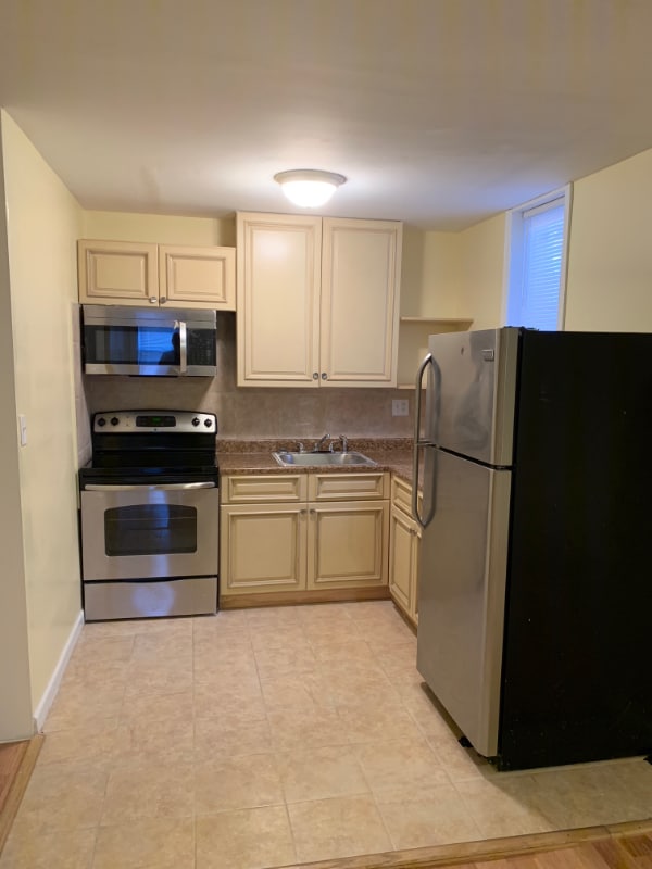 1206 W Airdrie St, Unit Unit 2 in Philadelphia, PA - Foto de edificio - Building Photo