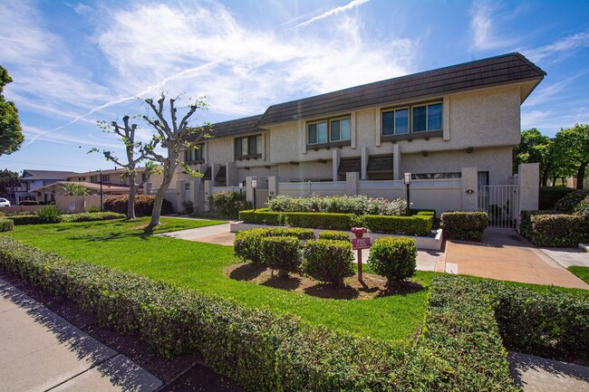 848 W Huntington Dr in Arcadia, CA - Building Photo - Building Photo