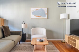 327 Hawthorne Ave in Palo Alto, CA - Foto de edificio - Building Photo