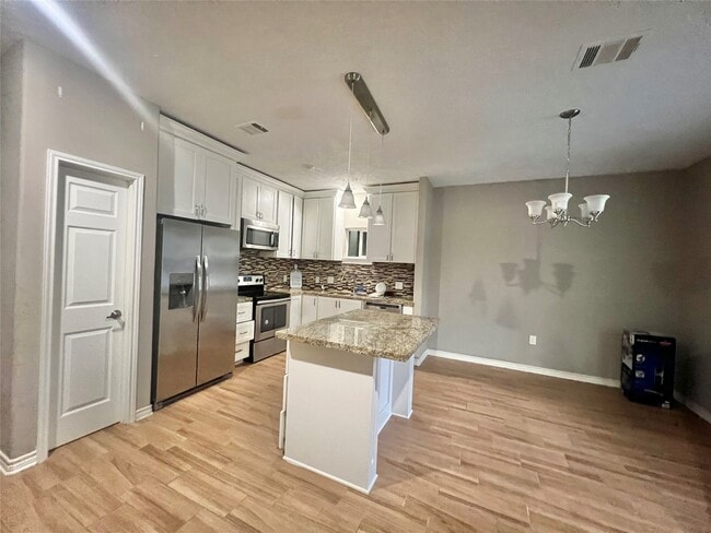 2734 Duncan Dr in Oyster Creek, TX - Building Photo - Building Photo