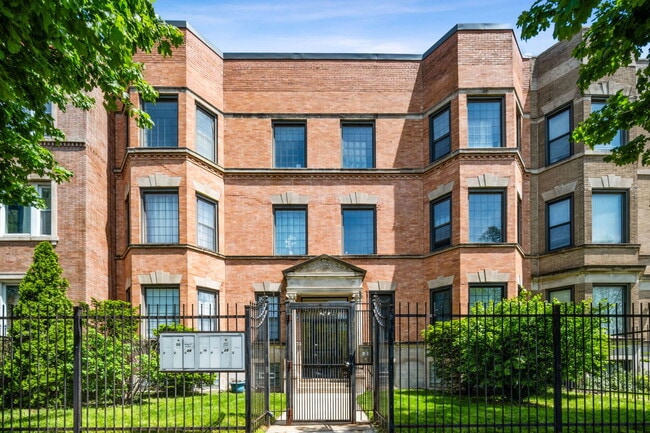 property at 4631 S Calumet Ave