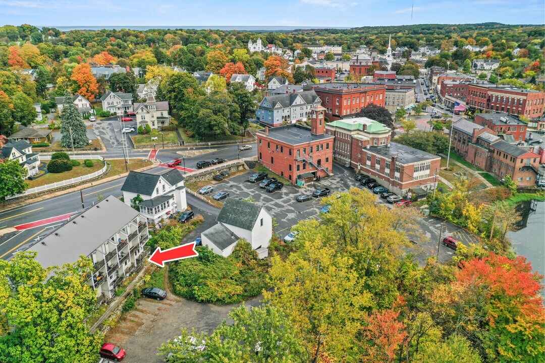 22 River St, Unit 2 in Hudson, MA - Building Photo