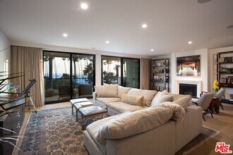 701 Ocean Ave in Santa Monica, CA - Building Photo - Building Photo
