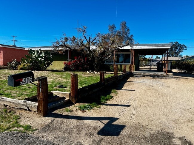 5416 Abronia Ave in Twentynine Palms, CA - Foto de edificio - Building Photo