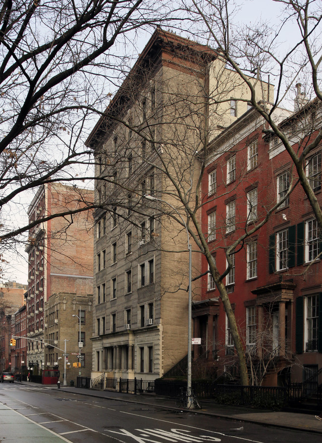 27 Washington Sq N in New York, NY - Building Photo - Building Photo