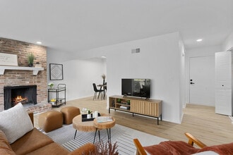 Kings Cove Apartments in Merriam, KS - Building Photo - Building Photo