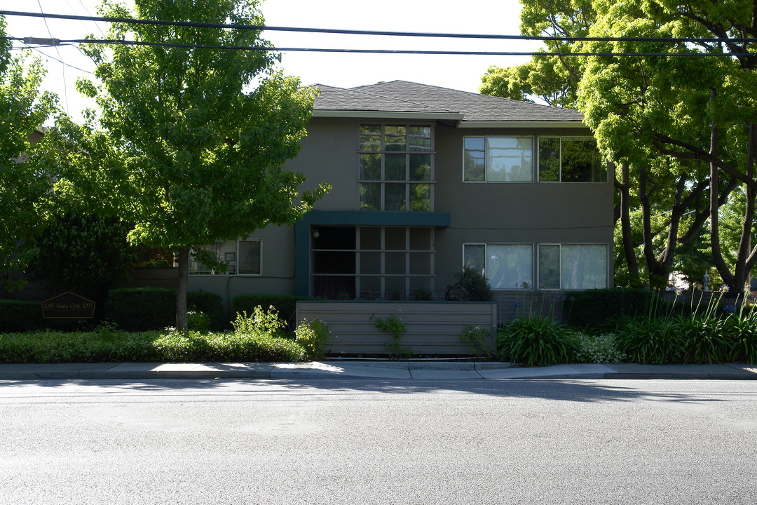 1095 Santa Cruz Ave in Menlo Park, CA - Building Photo