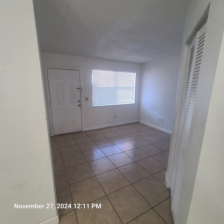 400 NW 65th Ave, Unit 123 in Margate, FL - Building Photo