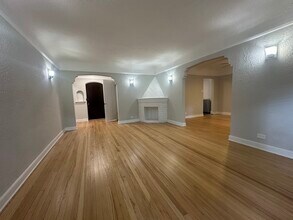 2548 W Fitch Ave in Chicago, IL - Building Photo - Building Photo