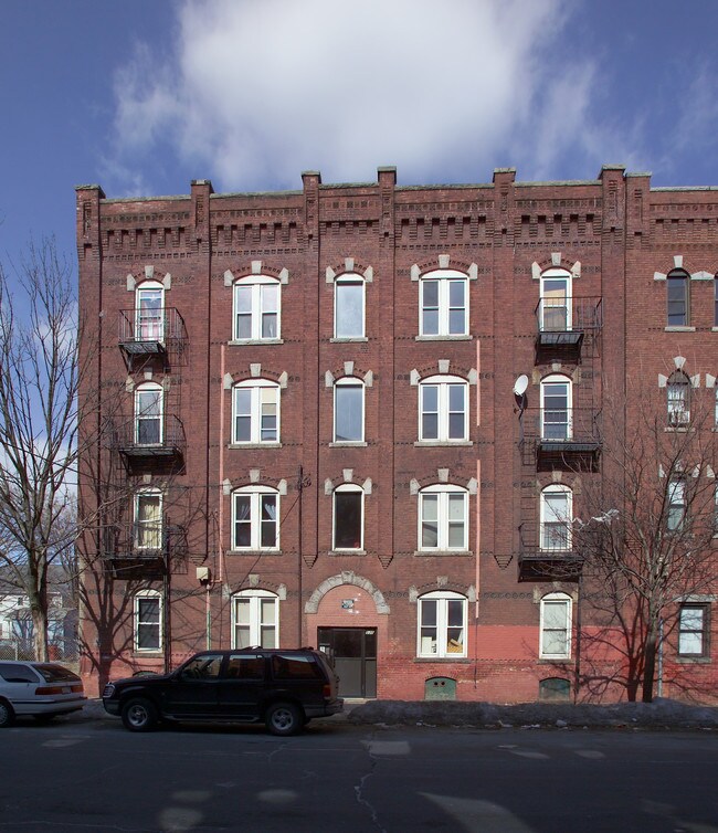 535 S Bridge St in Holyoke, MA - Building Photo - Building Photo