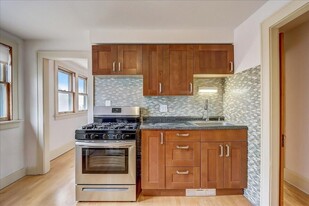 322 E Rosedale Ave, Unit 322 A Apartamentos