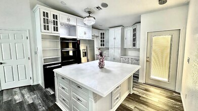546 SE 5th Ave in Cape Coral, FL - Building Photo - Building Photo