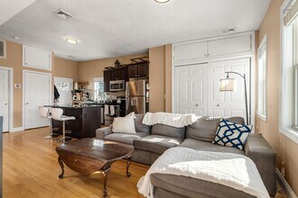 372 Athens St in Boston, MA - Building Photo - Building Photo