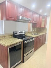 4533 Treehouse Ln in Tamarac, FL - Building Photo - Building Photo