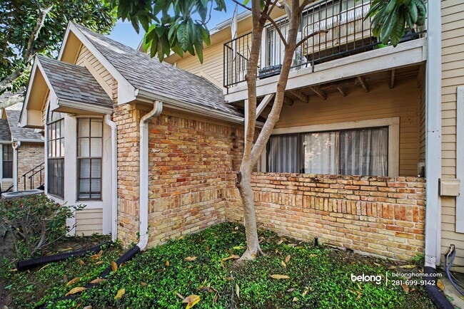 2300 Old Spanish Trl, Unit 115 in Houston, TX - Foto de edificio - Building Photo