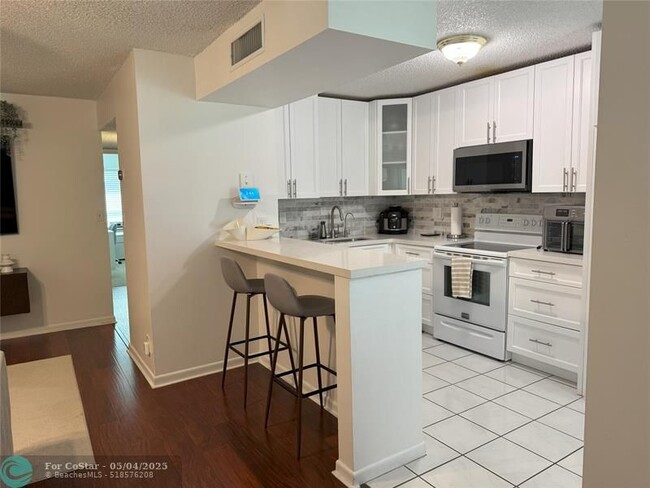 property at 5514 Courtyard Dr