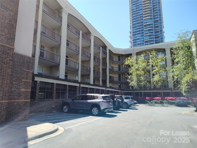 405 W 7th St in Charlotte, NC - Building Photo - Building Photo