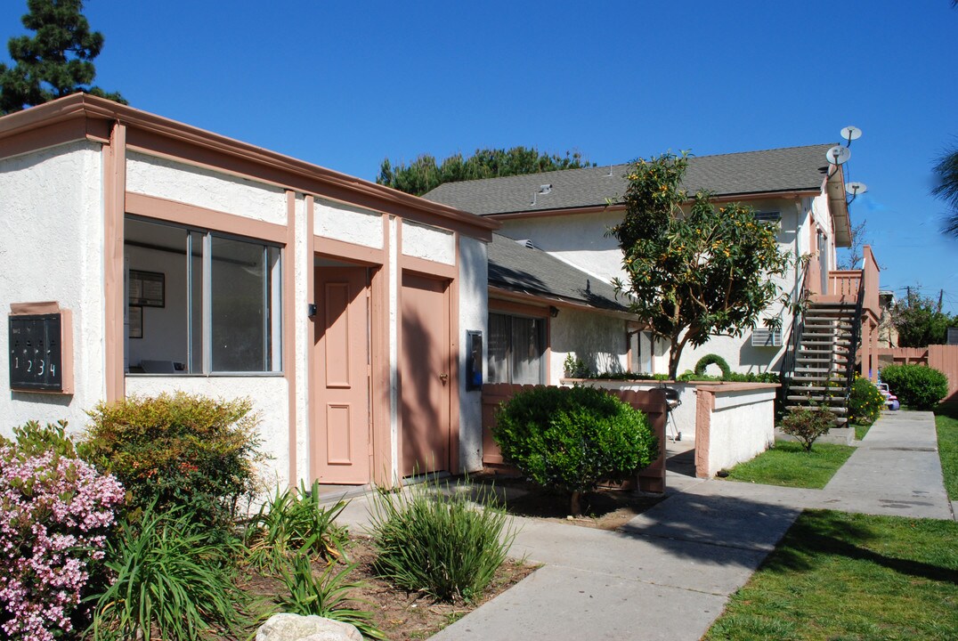 4121-4123 E Marmon Ave in Orange, CA - Foto de edificio