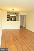 1001 N Randolph St, Unit 811 in Arlington, VA - Building Photo - Building Photo