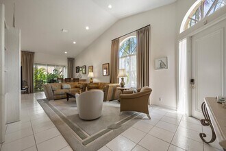 4677 Carlton Golf Dr in Wellington, FL - Building Photo - Building Photo