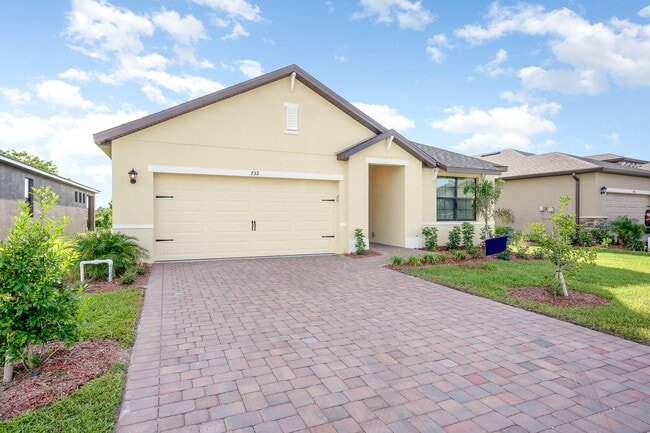 property at 732 Acadia Ct SE
