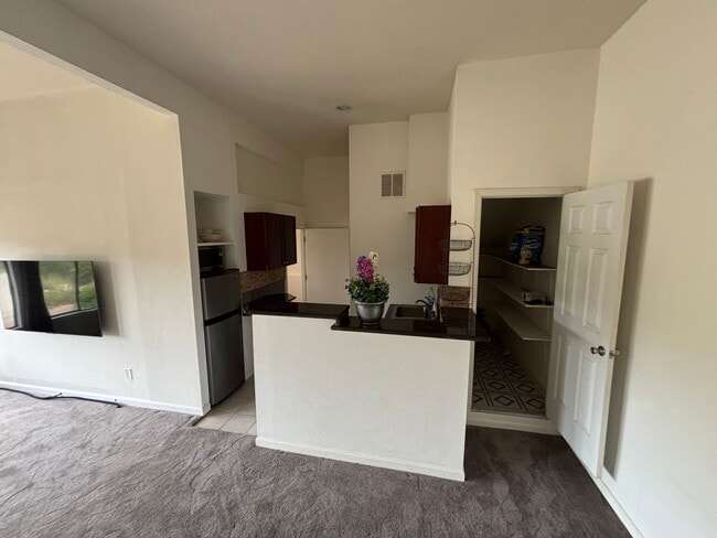 19014 Beatrice Dr, Unit Apt in Salinas, CA - Foto de edificio - Building Photo