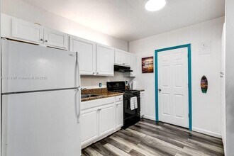 1629 Johnson St in Hollywood, FL - Foto de edificio - Building Photo