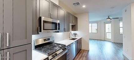 15501 N Dial Blvd in Scottsdale, AZ - Building Photo - Building Photo