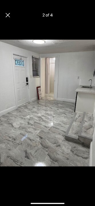 4119 SW 49th St-Unit -4119 sw 49th st Dania Fl 33314 in Fort Lauderdale, FL - Foto de edificio