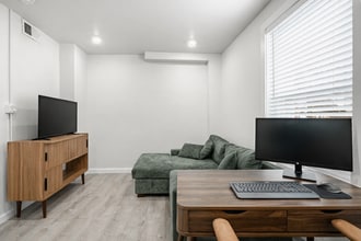 324-326-326 Darby Rd in Havertown, PA - Building Photo - Building Photo