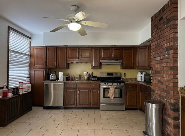 320 Crescent St in Waltham, MA - Building Photo - Building Photo