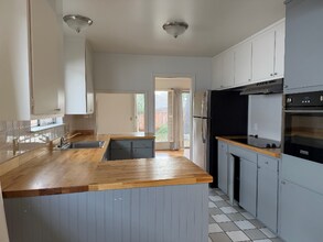 1941 Perry Ave in Menlo Park, CA - Foto de edificio - Building Photo